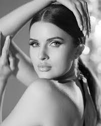 Jessica Markowski's Instagram, Twitter & Facebook