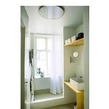 Great mixing patterned floor tiles with plain white metro/brick tile on walls. Une Deco Sobre Et Lumineuse Dans Une Petite Salle De Bain Avec Douche Installee D Salle De Bain Sans Fenetre Amenager Petite Salle De Bain Petite Salle De Bain