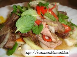 The buffalo meat rendang daging would be packed in banana leaves and taken on the frequent long, arduous journeys that many workers. Daging Grill Pedas Kakinakl S Blog