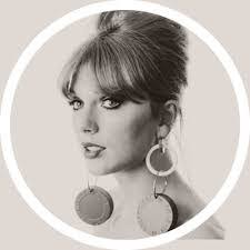 Leila Cherry's Instagram, Twitter & Facebook