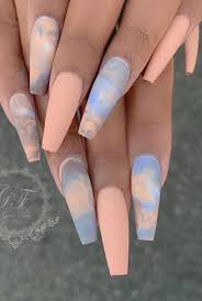 Pero, ¿cómo vestir el color sin arruinar el un diseño de uñas acrílicas largas que incluye brillo es uno de los favoritos para 2019. Unas Largas 2020 Elegantes Unas Acrilicas