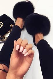 Claquettes Noires Avec Fourrure Noire Brentiny Paris Une claquette homme décontractée qui s'emporte partout. claquettes noires avec fourrure noire