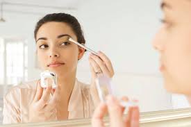 Bolehkah ibu hamil melakukan perawatan wajah? Ingin Pakai Makeup Saat Hamil Ketahui Dulu 6 Bahan Yang Perlu Dihindari Hello Sehat