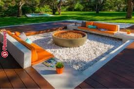 Senkgarten Mit Kies Und Feuerstelle Treppenbanke Aus Beton Mit Sitzkissen Feuerstelle Im Senkgarten Feuerstelle Garten Feuerstelle Terrasse Und Feuerstelle