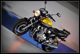 Yamaha Xjr 1300 Yellow 02 Jpg 1056 713 Www Fromparis Com Black N Yellow Motorcycle Yamaha