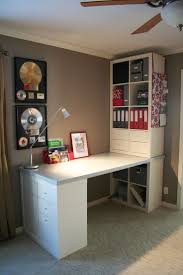 Agencement Cuisine Un Plan De Travail Pose Sur Un Kallax 4 Cases Et Dessus Un Autre Kallax 8 Cases Deco Bureau Kallax Ikea