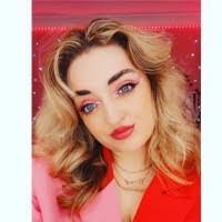 Nicole Macdougall's Instagram, Twitter & Facebook