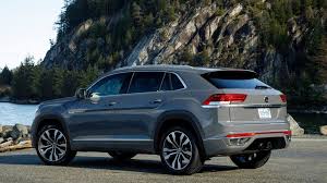 Although camouflaging covered much of the exterior in these prototypes to hide the final design, the previously shown vw atlas cross sport concept has a roof with a sportier slope than. 2020 Vw Atlas Cross Sport Review Smaller And Sportier Carfax