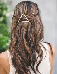 La Couronne De Tresses A Trois Barettes Coiffure Facile Coiffure Jolie Coiffure