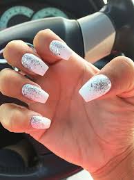 Free acrylic nails help you look your sophisticated best. 25 Beste Kistnagels Ontwerpen Nagel Ontwerp White And Silver Nails Ombre Nails Glitter White Glitter Nails