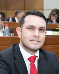 AUDIO: Hernán Rivas: Petta cajoneó investigación que confirmaba falsedad de  su título, según Casañas Levi