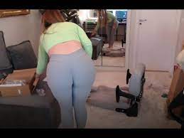 Putting on yoga pants for women also gives men around you the idea that you are comfortable in your skin, which will further fire them on to come for you. Niva Thicc Booty Bent Over In Yoga Pants Youtube