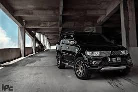 Black Pajero Sport Mobil Hitam