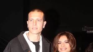 Το πιο ζόρικο μάσημα τσίχλας: Eley8eria Eley8erioy Dhmhtrhs Tatarakhs Telos Sth Sxesh Celebrities Eidhseis