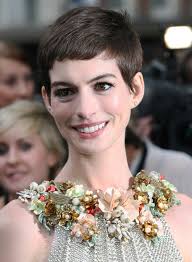 Partendo dalla storia dei suoi antenati ( . Corti Per L 039 Estate I Tagli Di Capelli Delle Star