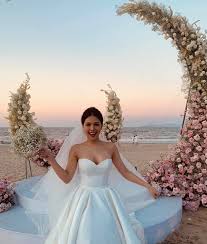 Theo tìm hiểu, sau khi kết hôn, phương anh cùng chồng tiếp tục theo đuổi lĩnh vực kinh doanh, không hoạt động showbiz. La Thanh Huyá»n Van Hugo Khoe áº£nh Dá»± Ä'am CÆ°á»›i á»Ÿ Ä'a Náºµng Cá»§a PhÆ°Æ¡ng Anh Yeu Thi Ghet Thoi