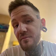 Alright guys what decent polarised sunglasses is everyone using ?? Heard  they can be a game changer with being able to see fish through the water  clearer so wanted to give them