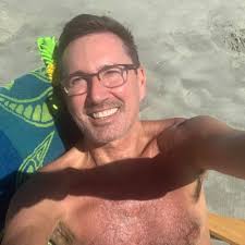 Ian Ellington (@icelli3)