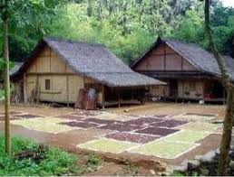 Fungsi rumah bagi masyarakat adat sunda bukan cuma sebatas tempat tinggal, melainkan. 6 Nama Rumah Adat Jawa Barat Gambar Penjelasannya Lengkap