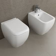 Sanitari bagno filomuro a terra rimless bidet e vaso wc in ceramica con sedile coprivaso softclose fast. Sanitari Filoparete Ceramica Per Arredo Bagno Moderno Wc Bidet E Copriwc