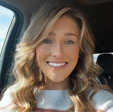 Amy Samsel's Instagram, Twitter & Facebook