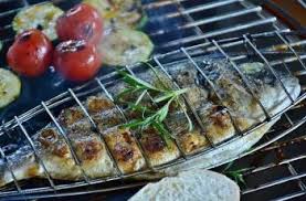 Masih bingung harus memilih alat panggang seperti apa yang sehat untuk anda dan keluarga? Bakar Ikan Pakai Alat Tak Biasa Aksi Keluarga Ini Viral Hitekno Com