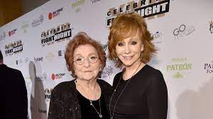 She studied at southeastern oklahoma state university and planned to become a teacher. Reba Mcentire Mourns The Death Of Her Mother Jacqueline Cnn
