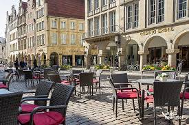 One who is well versed in gastronomy is called a gastronome, while a gastronom. Gastronomie Jedes Bier Zahlt Alles Munster
