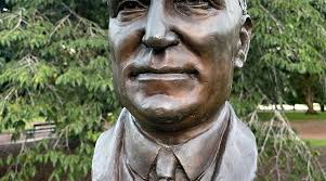 Dr Earle Page Statue (2025)