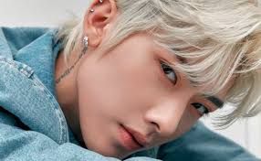 Penggemar Kritik Manajer ZEROBASEONE Atas Perlakuannya Terhadap Ricky  Selama Live