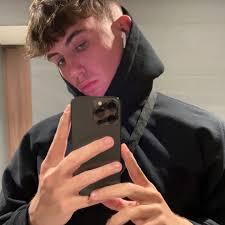 Stream Aaron Reid music