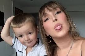 Lisa Mackay's Instagram, Twitter & Facebook