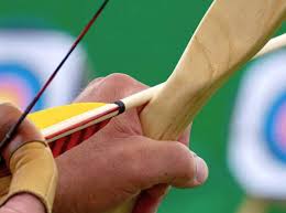 La selección de arcos y flechas, la técnica de tiro adecuada, el entrenamiento para mejorar la precisión, la participación en la primera competición, etc. Tiro Con Arco Historia Tecnica Equipamiento