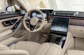 It attempts to improve on the outgoing model by offering more style, more luxury, more space, and even more technology. Maybach S Klasse So Sieht Das Ultra Luxus Flaggschiff Aus Auto Und Technik Gq