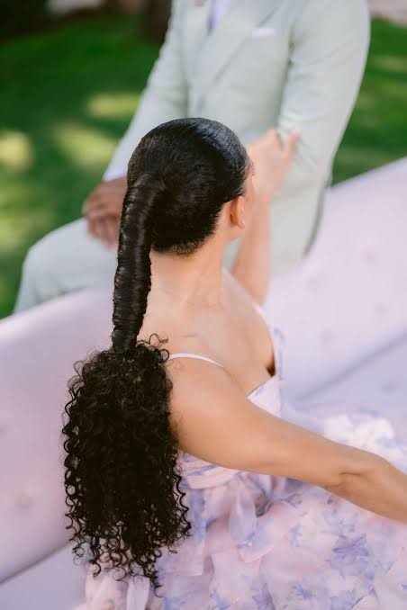 28 Wedding Hairstyles for Curly Hair to Inspire Your Own Look