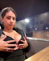 Fingered her pussy in the restaurant - Porn - EroMe