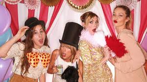It is typically thrown by her friends, and guests include other friends, family guests are invited by the person who hosts the baby shower, and in some cases, the party is a surprise for the new mother. Taylor Swift Throws A Baby Shower For Jaime King Abc News
