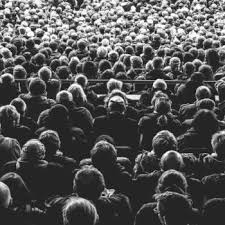 These situations can include open spaces, public transit, shopping centers, or simply being outside their home. Agoraphobie Ursachen Symptome Und Therapie