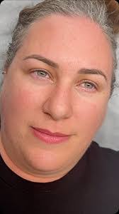 Delia Howe's Instagram, Twitter & Facebook