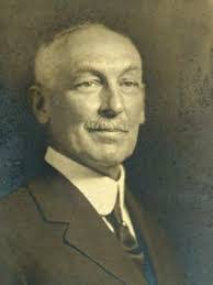 Maris Garrett's Instagram, Twitter & Facebook