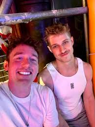 4 months to the day that I moved to London. I've just had my first vaccine,  it's 20 degrees, restrictions are opening completely soon, and life is just  getting better and better 🥳🇬🇧