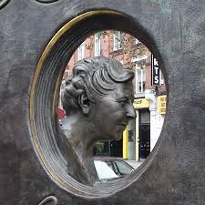 Agatha Christie book : London Remembers, Aiming to capture all memorials in  London