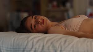 Naked Raffey Cassidy in The Killing of a Sacred Deer < ANCENSORED