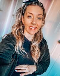 Jade Rowe's Instagram, Twitter & Facebook