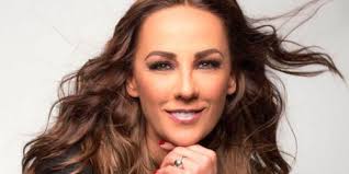 Tras el estreno del primer programa de el retador, la actriz, comediante y ahora conductora, celebró en sus. Consuelo Duval Famousfix Com