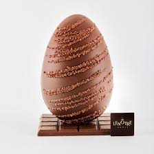 Les Chocolats Pour Feter Paques En 2020 Chocolat Oeufs De Paques Chocolat Chocolat Paques
