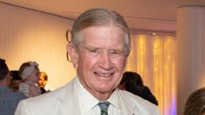 Who Owns Australia: Viv Oldfield, Twiggy Forrest and high farm prices