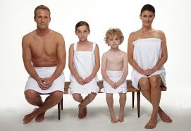 Berikut antara perkara perkara yang berbeza pada kebiasaan lelaki dan wanita; Perbezaan Unik Tubuh Wanita Dan Lelaki