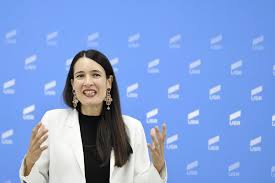 Clotilde armand descoperă mereu alte şi alte netrebnicii făcute la sectorul 1, sub mandatul de clotilde armand descoperă noi cheltuieli aberante, în dispreţul banului public, făcute de primarul pd. Cine Este Clotilde Armand Noul Primar Al Sectorului 1 Din Bucuresti Averea Declarata De Frantuzoaica Maritata Cu Un Matematician Roman Mobile