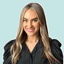 Holly Tompkins's Instagram, Twitter & Facebook